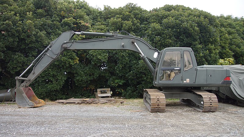 File:JASDF Excavator(Kobelco, 44-7013) at Tsuiki Air Base November 26, 2017 02.jpg