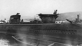 船台から出された波号第二百三十潜水艦 （1945年10月19日、佐世保港）