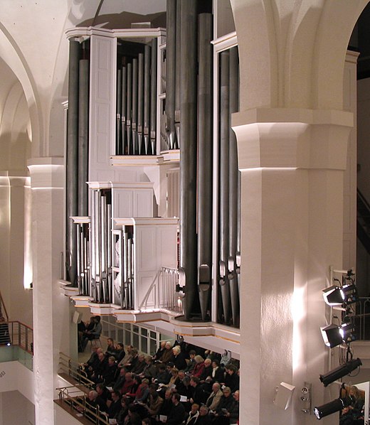 File:Johanneskirche Düsseldorf Heiligabend 2011 (2).jpg