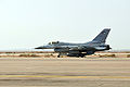מטוס F-16 בנחיתה בבסיס מואפק סאלטי שבאל-אזראק