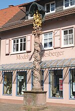 Katharinenkapelle und Mariensäule, Hauptstraße