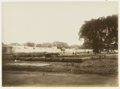 KITLV 29221 - Kassian Céphas - Gateway and wooden drawbridge Fort Vredeburg in Yogyakarta - Around 1890.tif