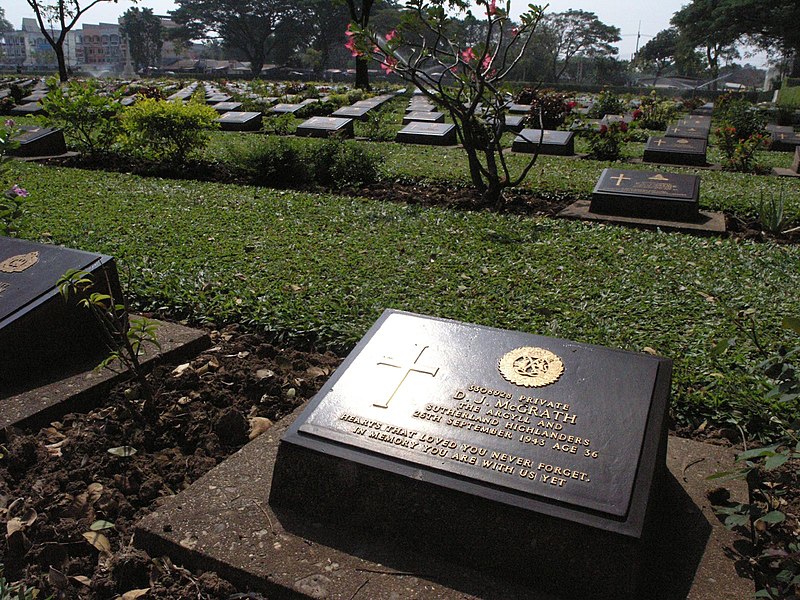 File:Kanchanaburi POW cemetery (3187724940).jpg