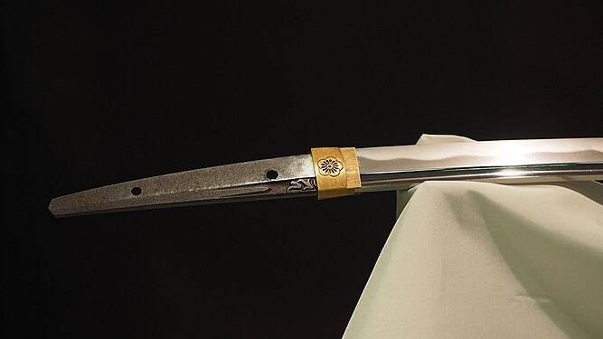 Katana sword made by Sukehiro in 1677. Sukehiro's swords has wavelike tempering pattern.