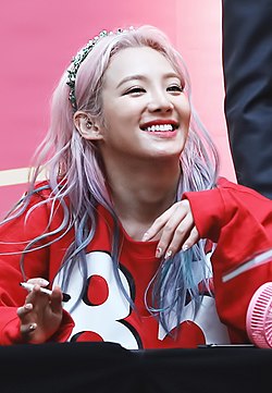 Kim Hyo-yeon at fansigning event in August 2017 02.jpg
