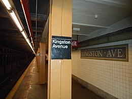 Kingston Ave - IRT Eastern Pkwy; Pilonul Helvetica.JPG