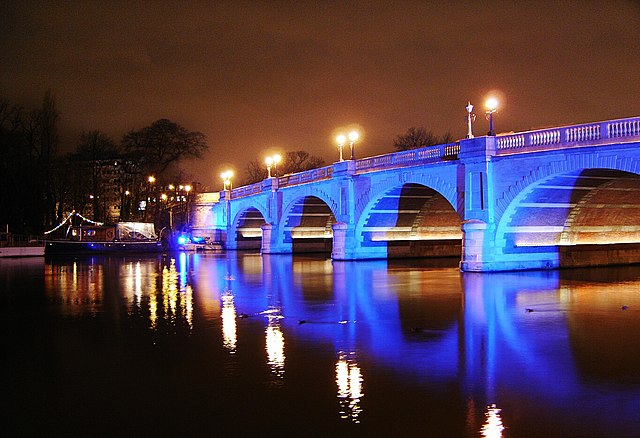 Image: Kingston Bridge at night