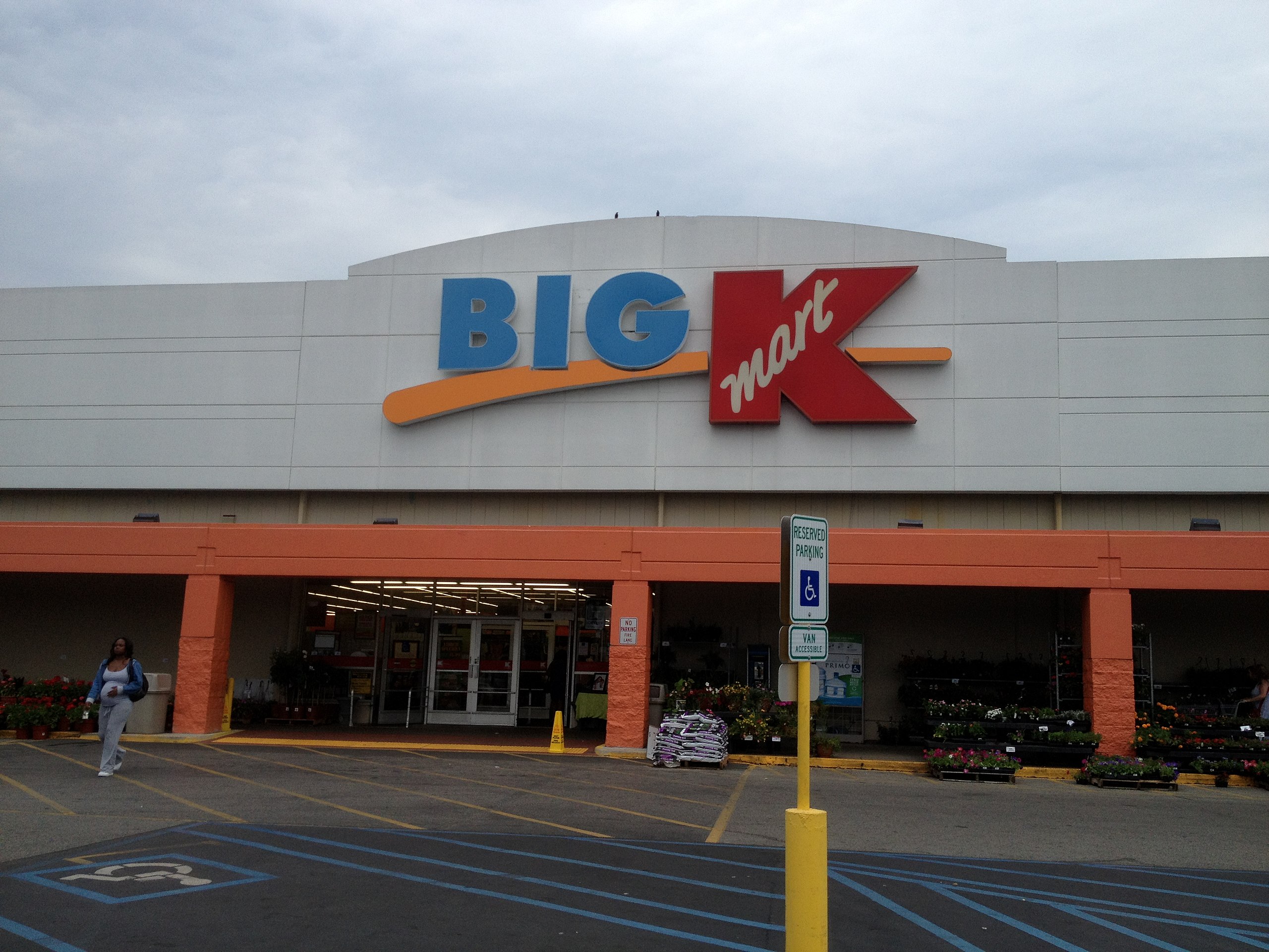 File:Kmart North Broadway St Knoxville, TN (7246942510).jpg - Wikimedia  Commons