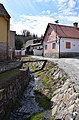 English: The stream Krasetínský potok in the village of Krasetín, the Czech Republic. Čeština: Krasetínský potok v Krasetíně.