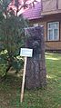 Kunstnik Eduard Kutsari mälestuskivi tema endise muuseumi aias Elvas, Kärneri 4, 31. august 2013.jpg
