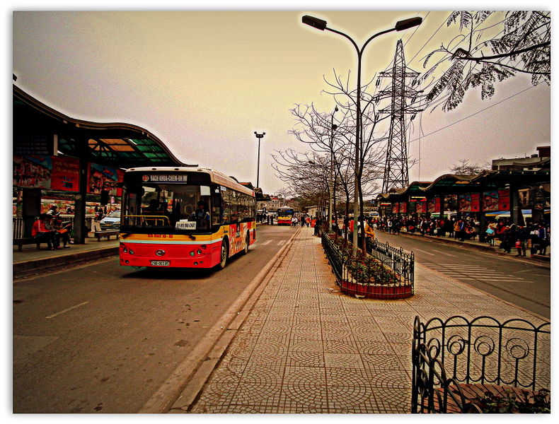 File:LONG BIEN BUS STATION HA NOI VIETNAM FEB 2012 (6887089078).jpg