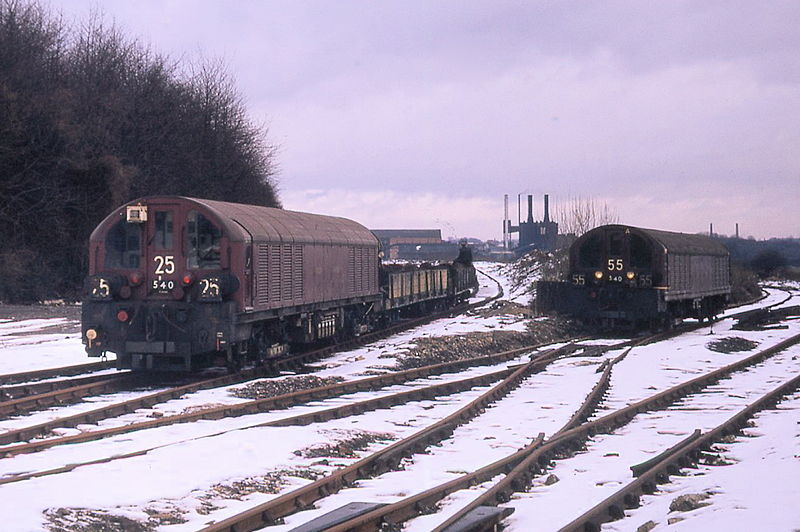 File:LT battery locos at Croxley Tip 1971.jpg