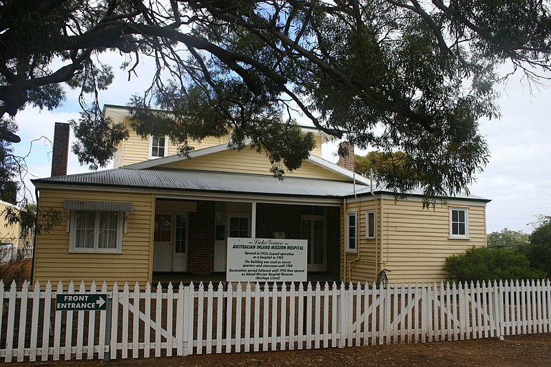 File:Lake Grace AIM Hospital.JPG