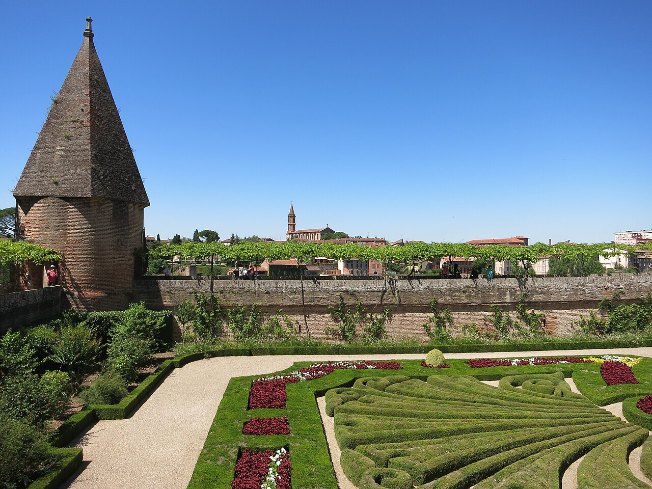 File Le Jardin  du Palais de  la Berbie  Albi  JPG 