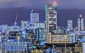 Distrito central de negocios de Leeds por la noche.jpg