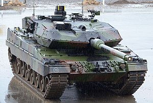 Leopard 2A6 tank - ILÜ 2012.jpg
