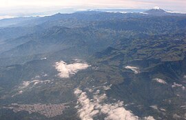 Líbano with the Nevado del Tolima in the background