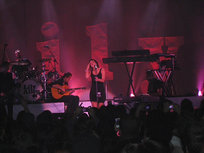 File:Lily Allen Toronto 2009.jpg