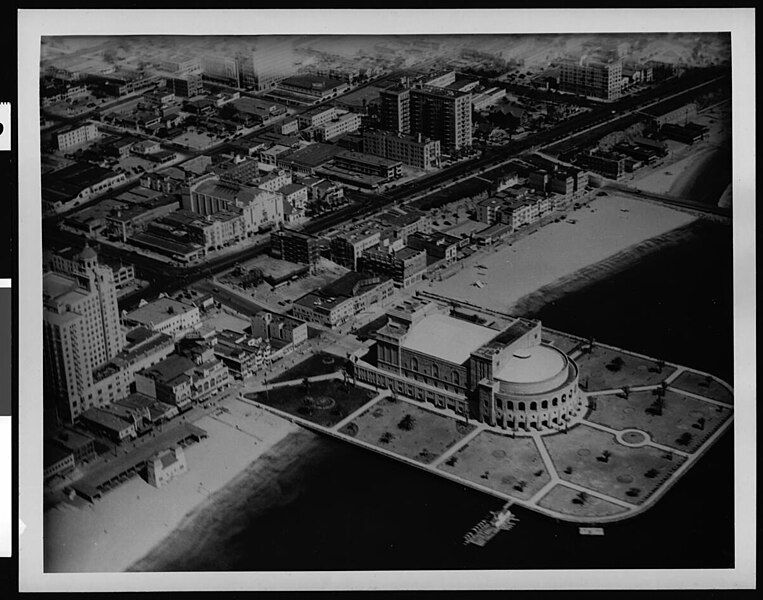 File:Long Beach Municipal Auditorium aerial view circa 1930.jpg