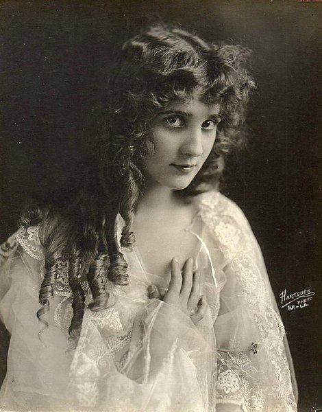 File:Louise Huff by Hartsook.jpg