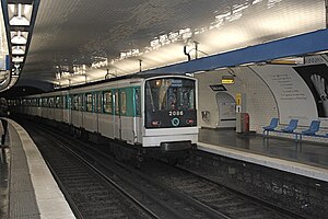 Station der Linie 10 mit Zug nach Boulogne – Pont de Saint-Cloud