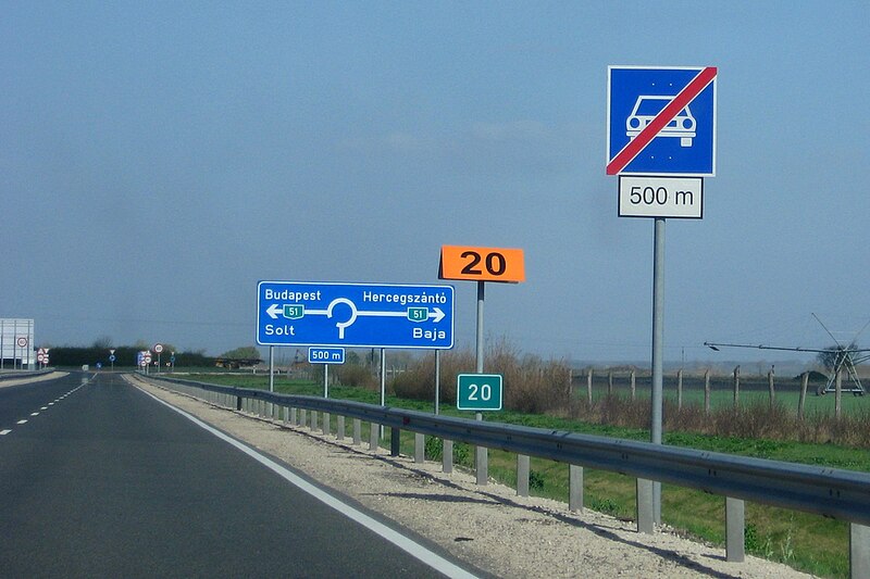 File:M9 autóút vége.jpg