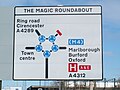 Sinal na rotonda máxica de Swindon (Reino Unido)