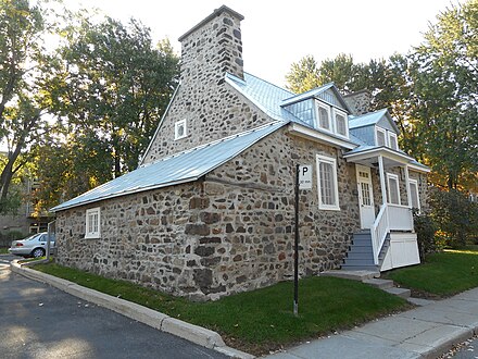 The Daniel-Poirier house at 255, rue Saint-Charles Est in Old Longueuil