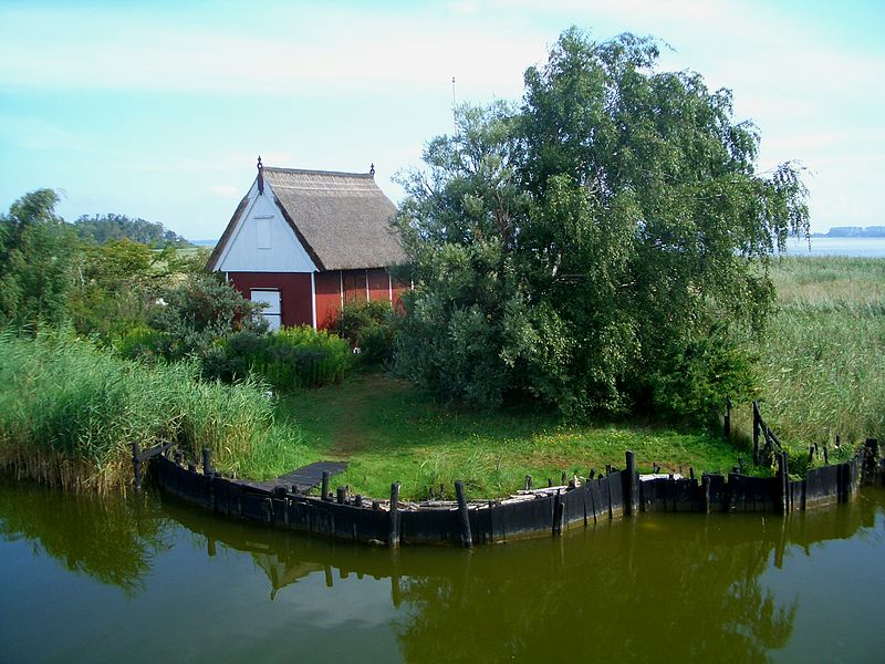 File:Maison sur le Darss.JPG