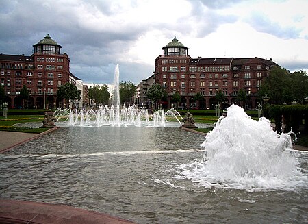 Mannheim Friedrichsplatz 2005 Richtung Augustaanlage.jpg