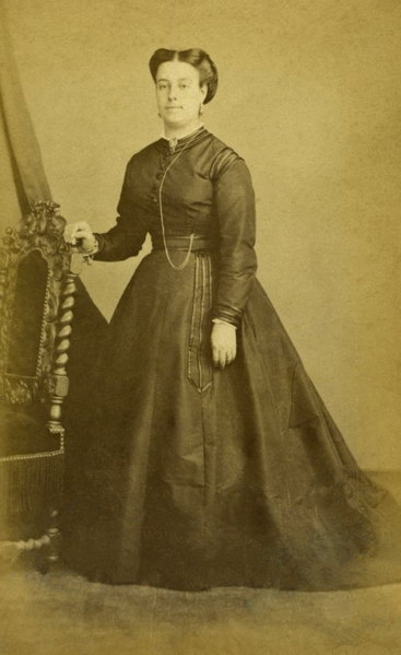 File:Maria José Coutinho Maldonado de Albergaria Freire, Marquesa da Praia e Monforte (Henrique Nunes Photographo).png