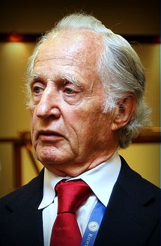 Mario Capecchi: Amerikansk professor i humangenetik och biologi