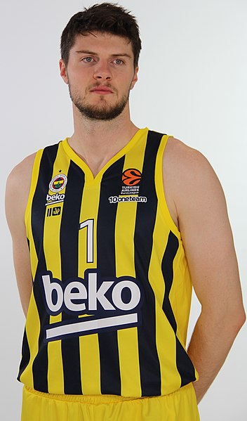 File:Metecan Birsen 1 Fenerbahçe Basketball 20210913 (2).jpg