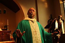 Curry preaching in 2015 Michael Bruce Curry.jpg