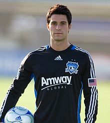 مایک ظاهر در حال بازی با San Jose Earthquakes- 2013-08-09 13-22.jpg