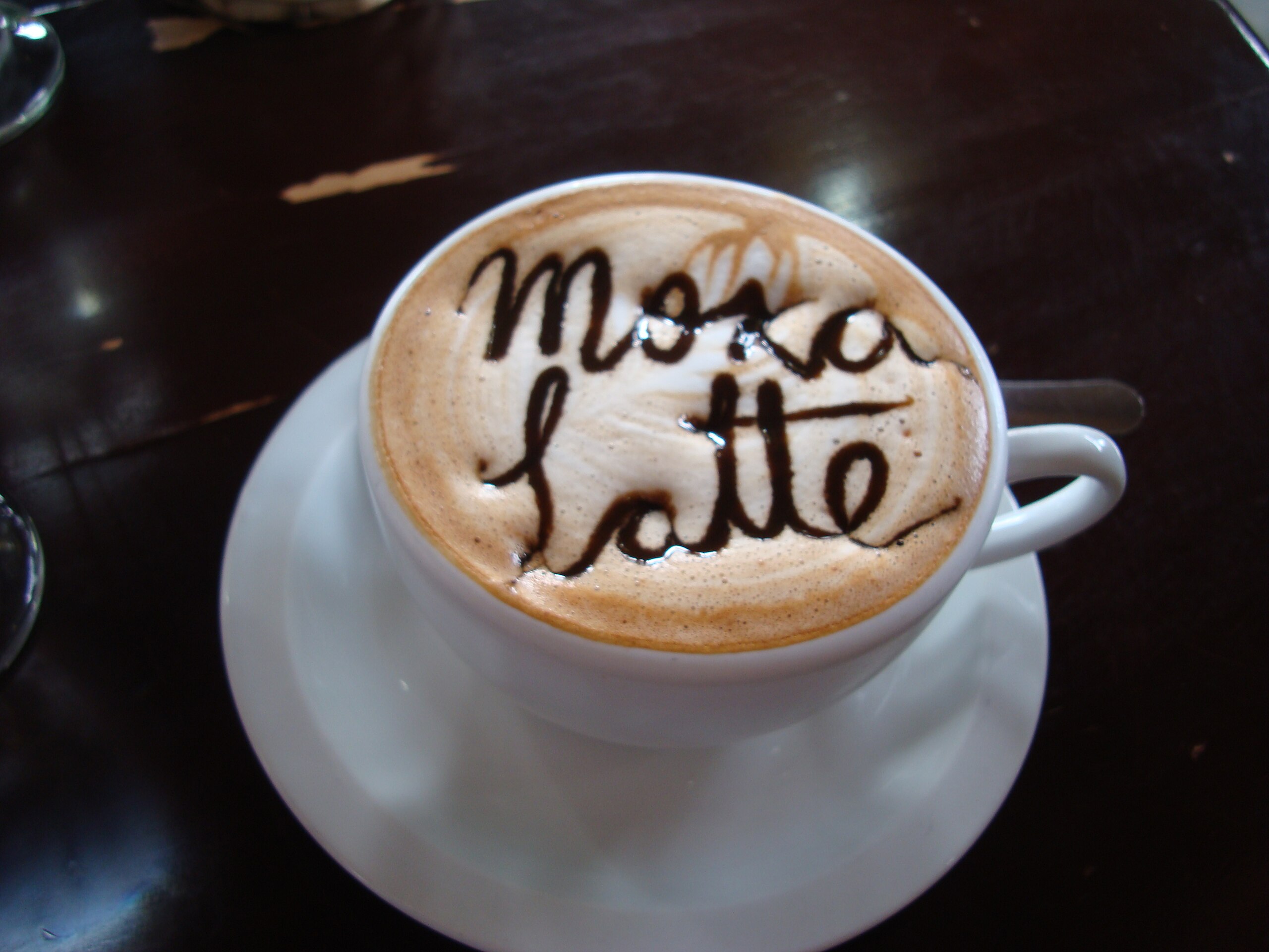 what's the difference between mocha and latte