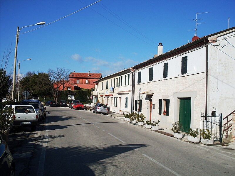 File:Monte Conero Poggio osteria.JPG