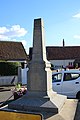 Le centre du village de Morand. le monument aux morts. Malheureusement, beaucoup de véhicules et de travaux.