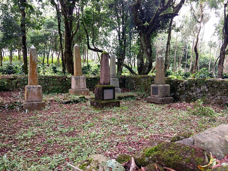 File:Morris family graves.jpg