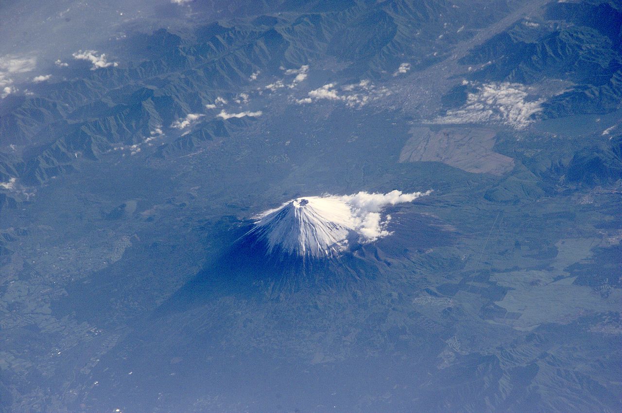 1280px-Mt_Fuji_ESC_large_ISS002_ISS002-E