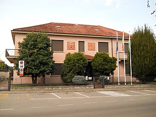 Municipio di Fenegrò.jpg
