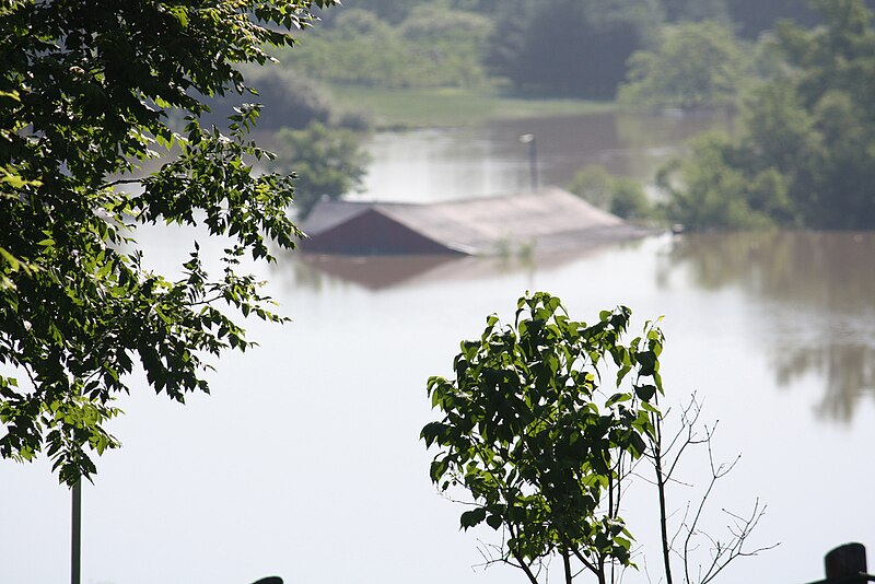 File:Nashville-home-under-water.jpg