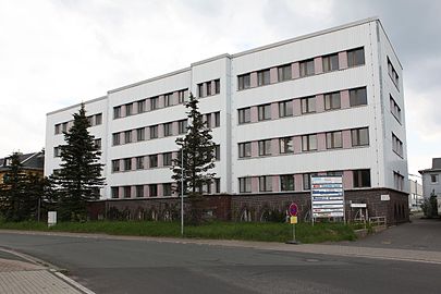 Ehemaliges Verwaltungsgebäude des Röhrenwerkes bzw. des VEB Mikroelektronik „Anna Seghers“ Neuhaus am Rennweg (2013)