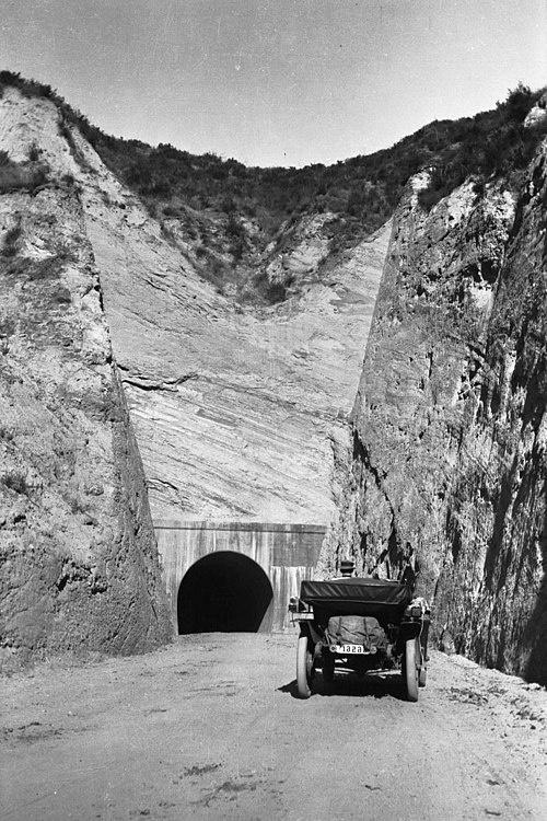 The Newhall Tunnel (c. 1918) before the hillside was removed in the 1930s