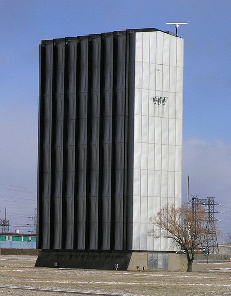 File:Niagara Falls intake tower.jpg