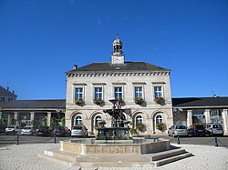 L'hôtel de ville de Nogent.