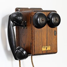 11/11: Telèfon de l'any 1950 de l'empresa Northern Electric