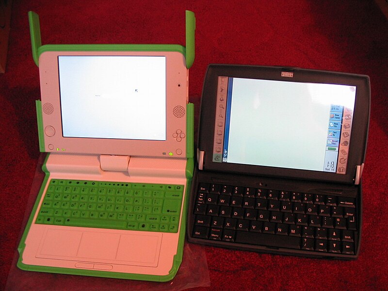 File:OLPC XO next to a Psion Netbook 3.jpg