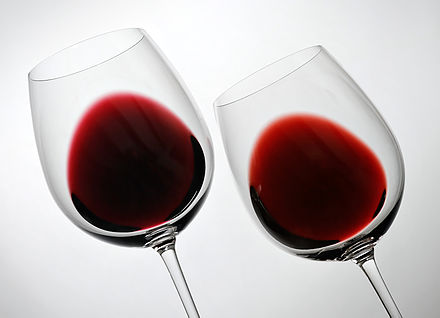 Рюмка красного вина. Красное вино. Красное вино в бокале. Бокал красного вина. Цвет вина.
