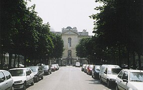 L'avenue de l'Observatoire. Le méridien de Paris passe par l'axe de cette avenue.